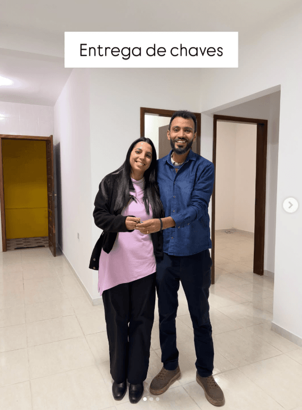 Cliente recebendo as chaves do imóvel